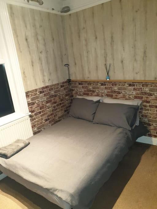 Spacious Bedroom With Private Bathroom. Abbey Wood Exterior photo
