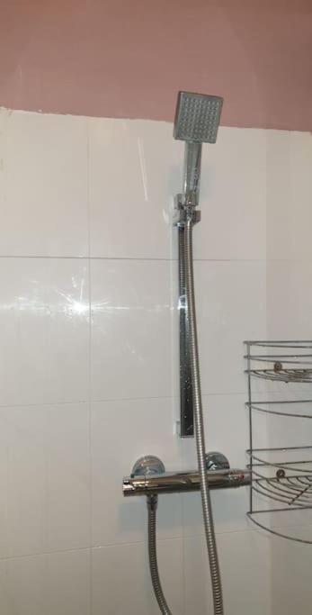Spacious Bedroom With Private Bathroom. Abbey Wood Exterior photo