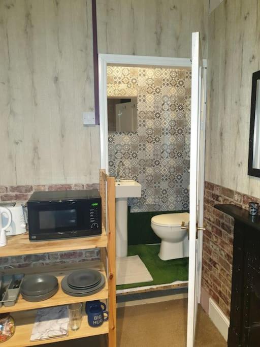Spacious Bedroom With Private Bathroom. Abbey Wood Exterior photo